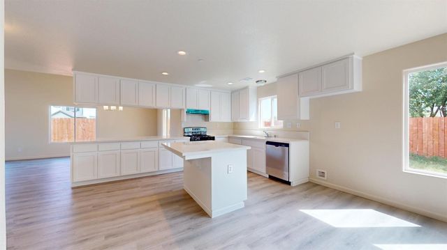 5636 Landon Ln, Riverbank, CA 95367