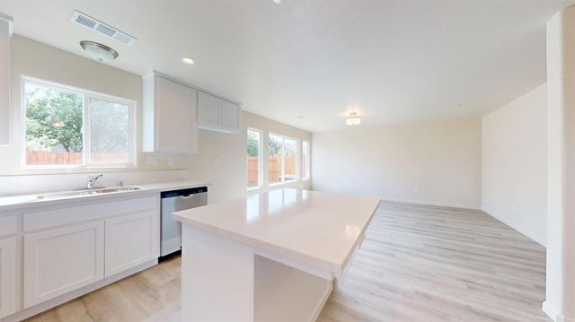 5636 Landon Ln, Riverbank, CA 95367