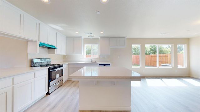 5636 Landon Ln, Riverbank, CA 95367