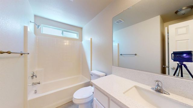 5636 Landon Ln, Riverbank, CA 95367