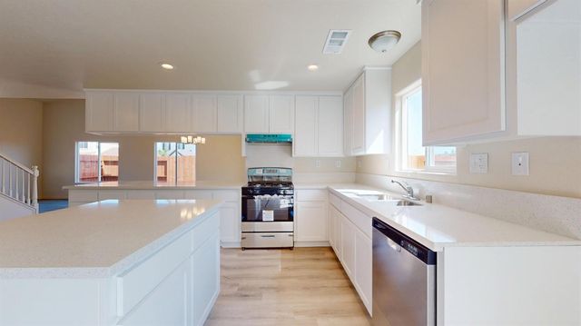 5636 Landon Ln, Riverbank, CA 95367