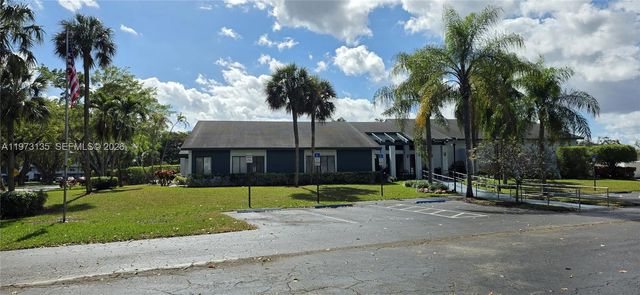 7680 NW 18th St 101, Margate, FL 33063