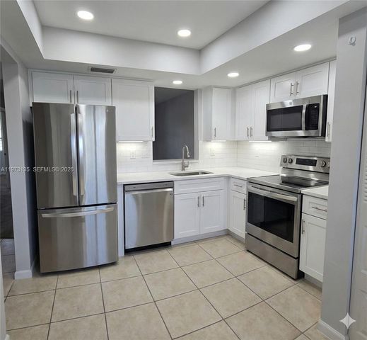 7680 NW 18th St 101, Margate, FL 33063