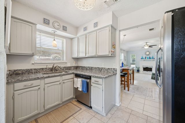 2915 Kathleen Lane, Euless, TX 76039