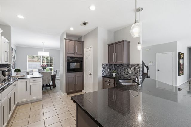 851 Branch Crossing, Lantana, TX 76226