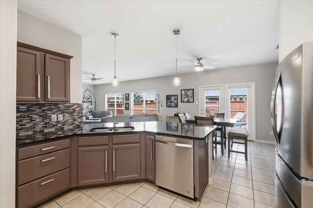 851 Branch Crossing, Lantana, TX 76226