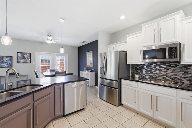 851 Branch Crossing, Lantana, TX 76226