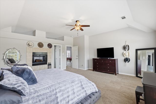 851 Branch Crossing, Lantana, TX 76226