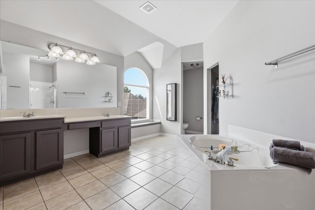 851 Branch Crossing, Lantana, TX 76226