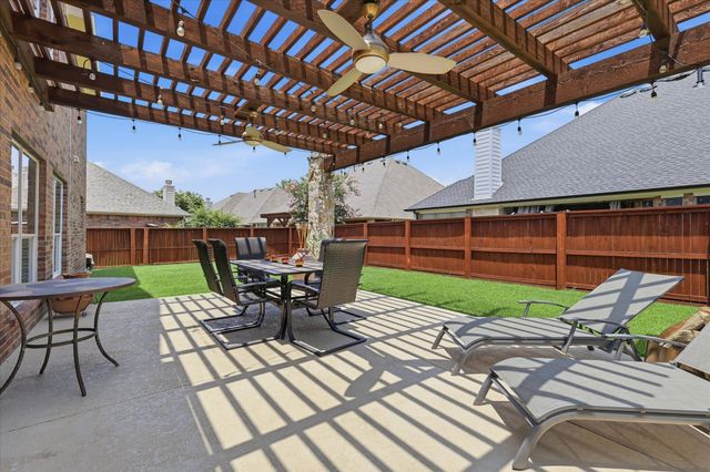 851 Branch Crossing, Lantana, TX 76226