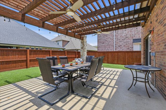 851 Branch Crossing, Lantana, TX 76226