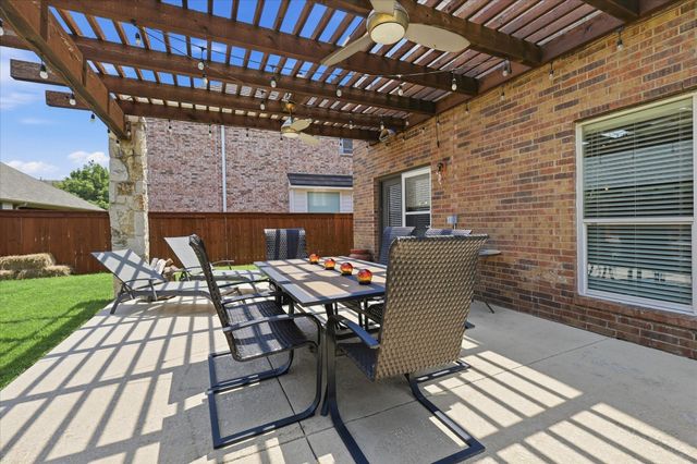 851 Branch Crossing, Lantana, TX 76226