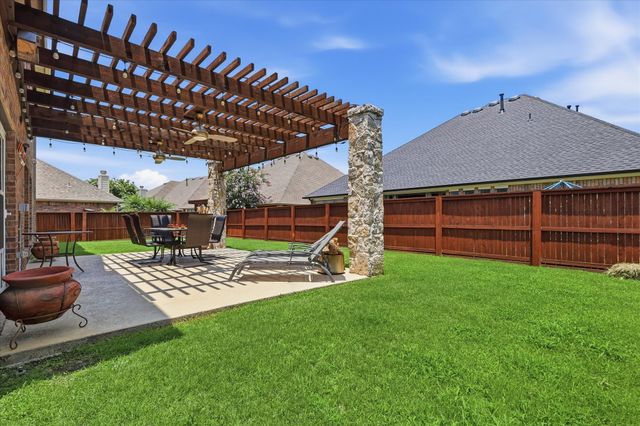 851 Branch Crossing, Lantana, TX 76226