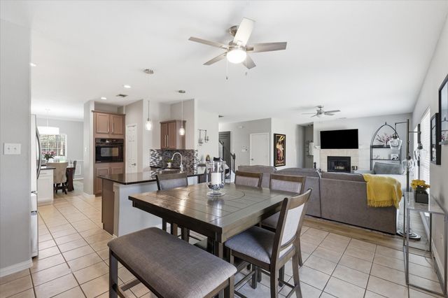 851 Branch Crossing, Lantana, TX 76226