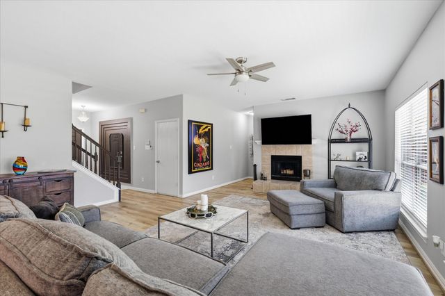 851 Branch Crossing, Lantana, TX 76226