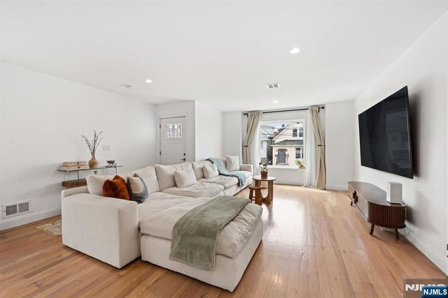 1516 71st Street, North Bergen, NJ 07047