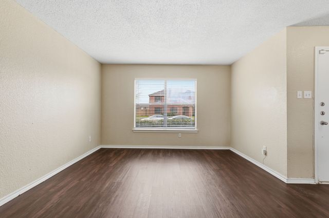 304 Sandlewood Lane, Cedar Hill, TX 75104