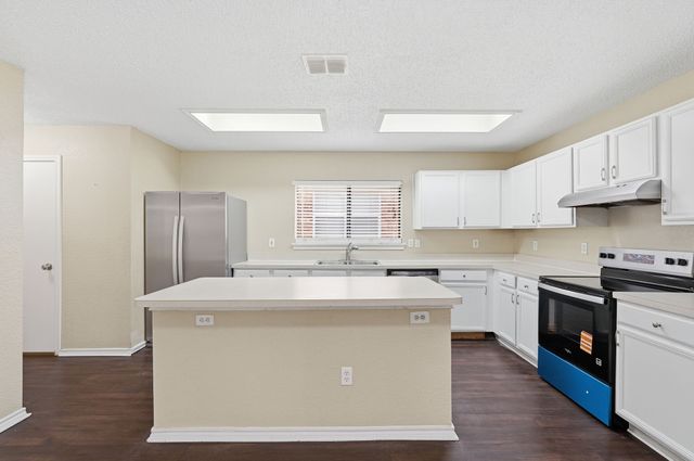 304 Sandlewood Lane, Cedar Hill, TX 75104