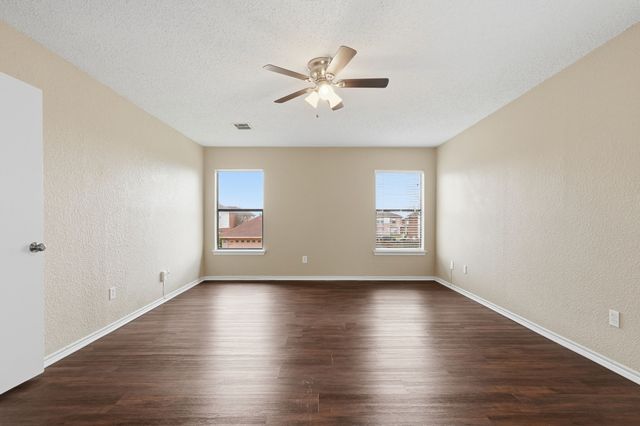 304 Sandlewood Lane, Cedar Hill, TX 75104