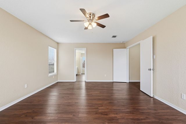 304 Sandlewood Lane, Cedar Hill, TX 75104