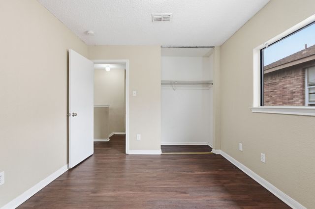 304 Sandlewood Lane, Cedar Hill, TX 75104