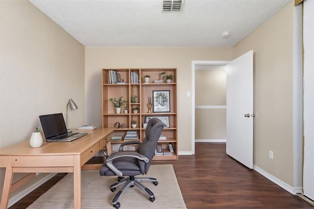 304 Sandlewood Lane, Cedar Hill, TX 75104