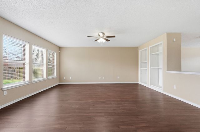 304 Sandlewood Lane, Cedar Hill, TX 75104