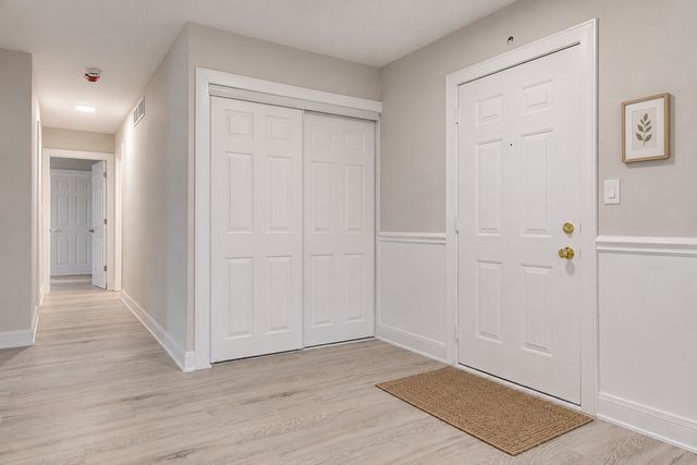 3030 Pheasant Creek Drive 405, Northbrook, IL 60062