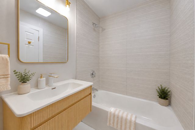 3030 Pheasant Creek Drive 405, Northbrook, IL 60062