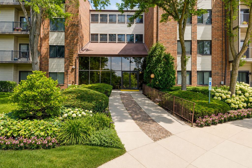 3030 Pheasant Creek Drive 405, Northbrook, IL 60062
