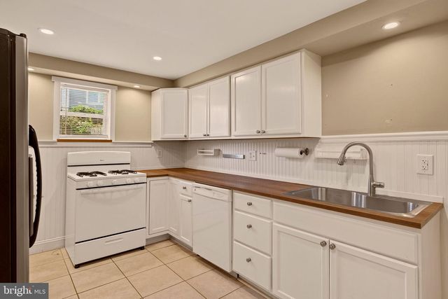 2324 E HAGERT ST, Philadelphia, PA 19125