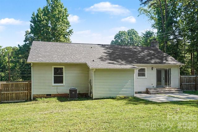 2716 Starnes Road, Charlotte, NC 28214