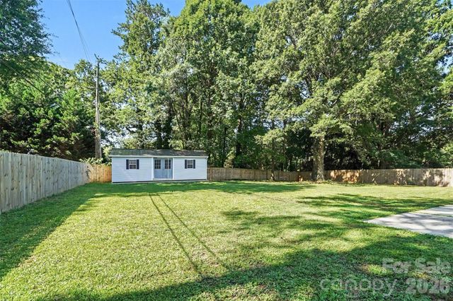 2716 Starnes Road, Charlotte, NC 28214