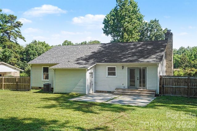 2716 Starnes Road, Charlotte, NC 28214