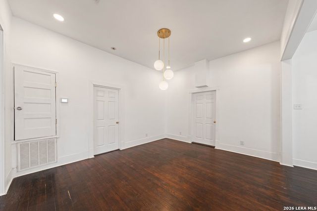 1106 W Summit Ave, San Antonio, TX 78201