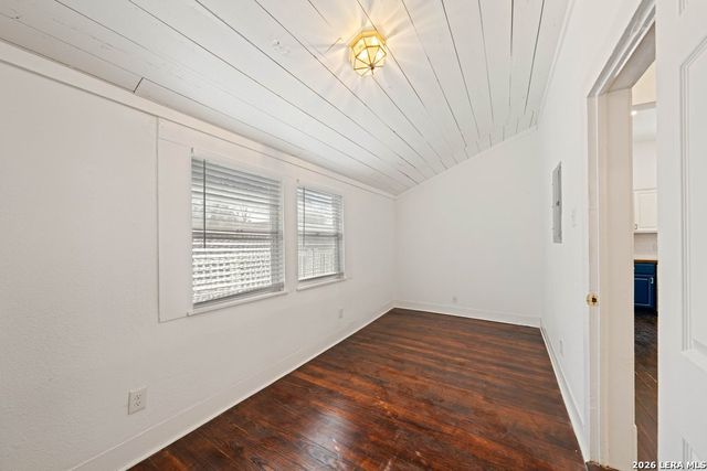 1106 W Summit Ave, San Antonio, TX 78201