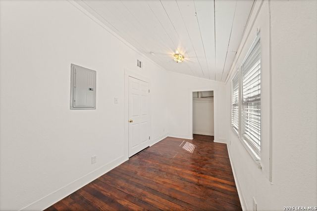 1106 W Summit Ave, San Antonio, TX 78201