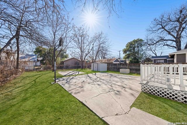 1106 W Summit Ave, San Antonio, TX 78201