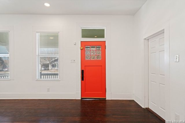 1106 W Summit Ave, San Antonio, TX 78201