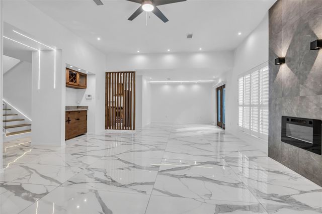 41 Hickory Oak Drive, The Woodlands, TX 77381