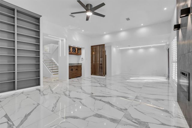 41 Hickory Oak Drive, The Woodlands, TX 77381