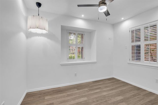 41 Hickory Oak Drive, The Woodlands, TX 77381