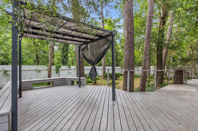 41 Hickory Oak Drive, The Woodlands, TX 77381
