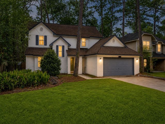 41 Hickory Oak Drive, The Woodlands, TX 77381