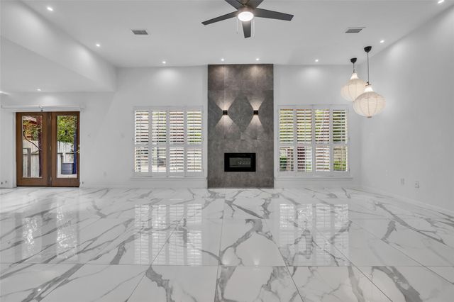 41 Hickory Oak Drive, The Woodlands, TX 77381