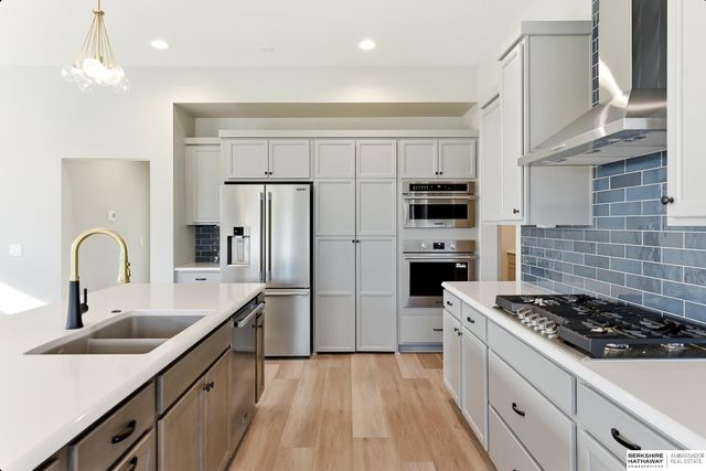 2302 S 176th Court, Omaha, NE 68130