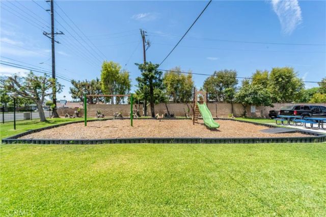 2767 W 1st 14, Santa Ana, CA 92703