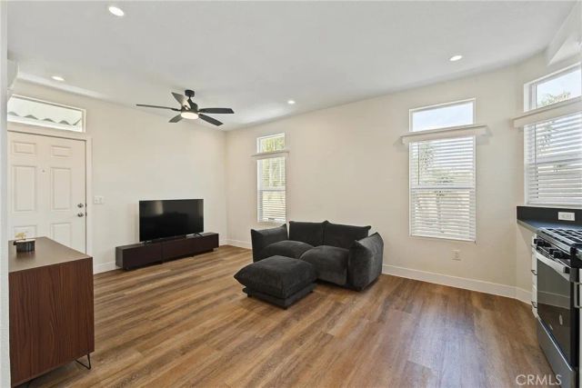 2767 W 1st 14, Santa Ana, CA 92703