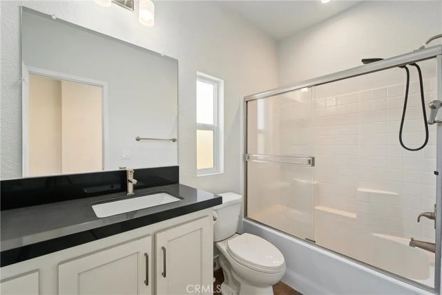 2767 W 1st 14, Santa Ana, CA 92703