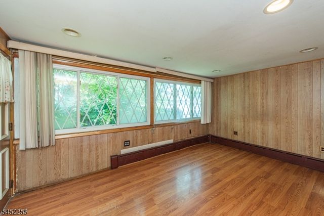 385 E 41St St, Paterson City, NJ 07504